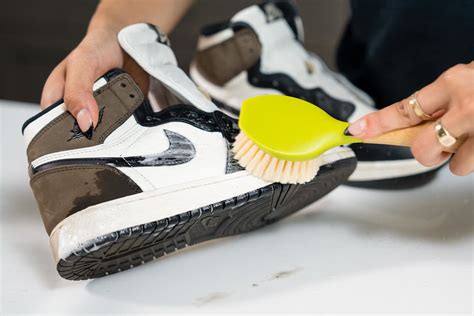 how to clean Nike dunks